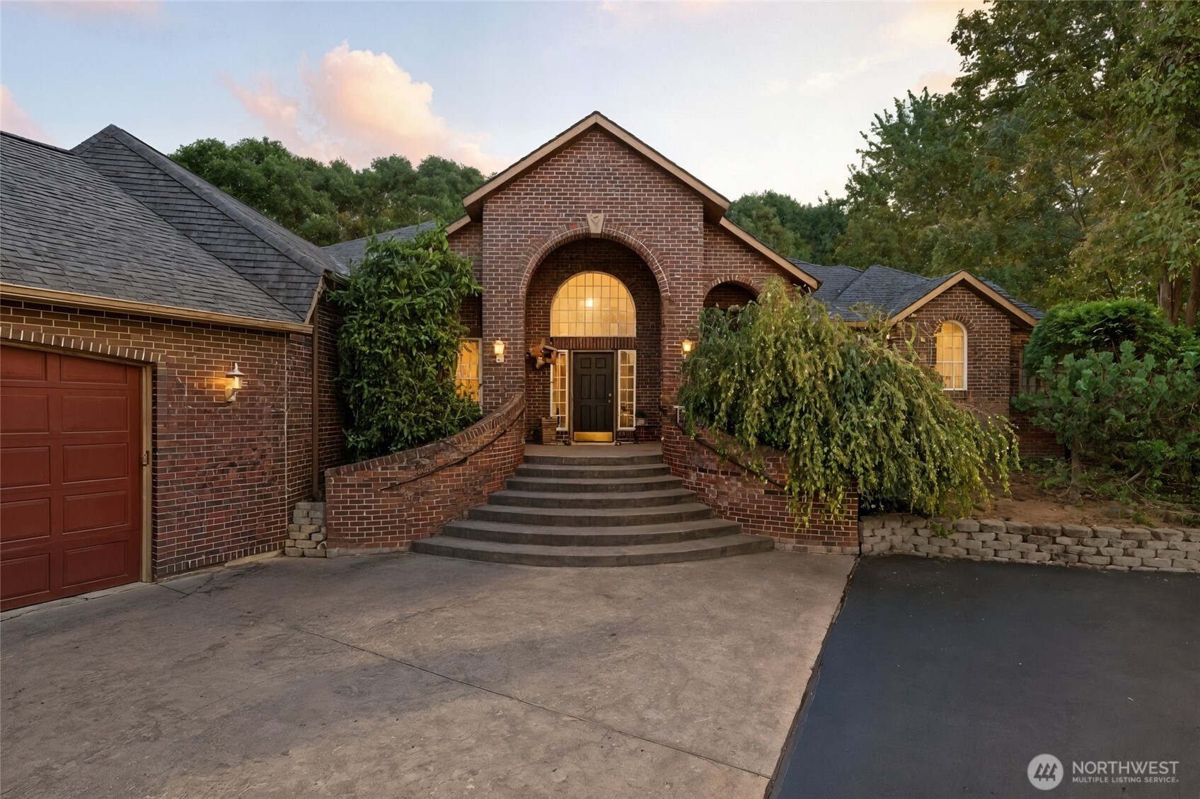 1629 Wheatcrest Road Walla Walla, WA 99362 - Photo 2 of 40 a front view of a house with a yard