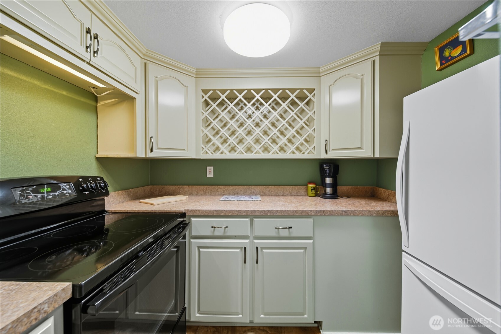1629 Wheatcrest Road Walla Walla, WA 99362 - Photo 26 of 40 a kitchen with a stove and a sink