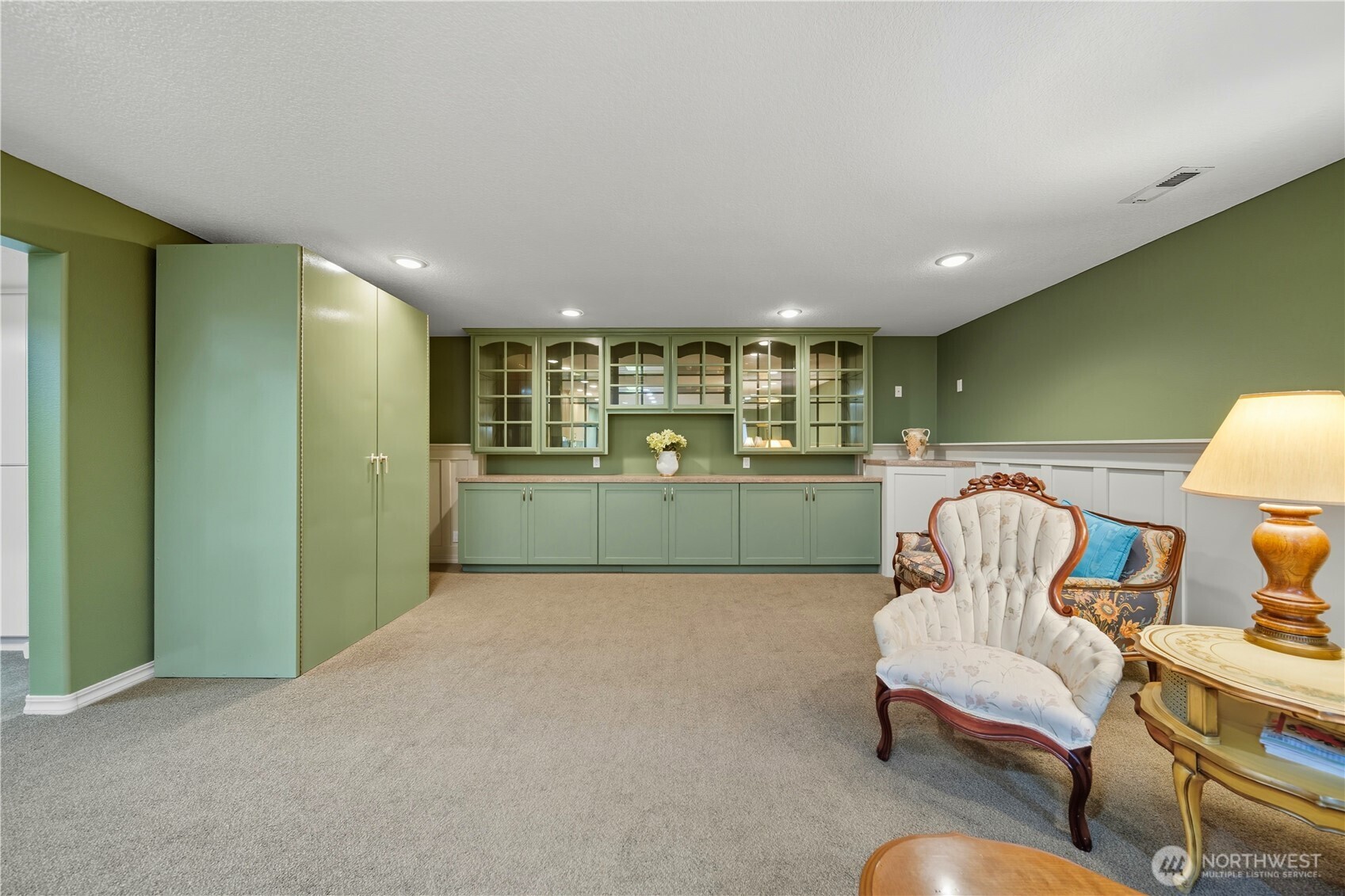 1629 Wheatcrest Road Walla Walla, WA 99362 - Photo 28 of 40 a view of a chairs in a room