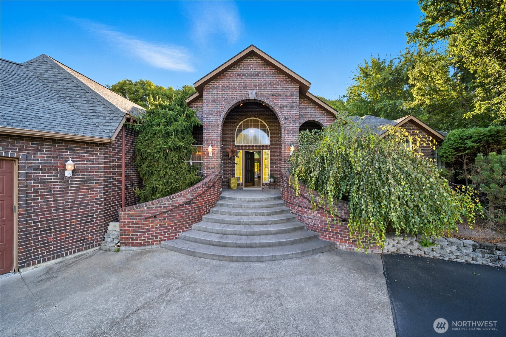 1629 Wheatcrest Road Walla Walla, WA 99362 - Photo 40 of 40 a front view of a house with a garden
