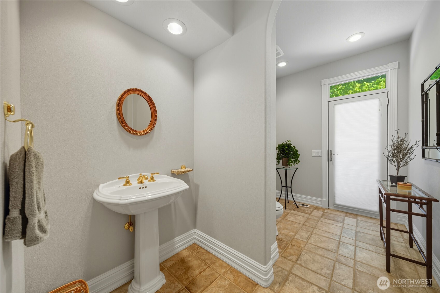 1629 Wheatcrest Road Walla Walla, WA 99362 - Photo 8 of 40 a bathroom with a sink a toilet and a mirror