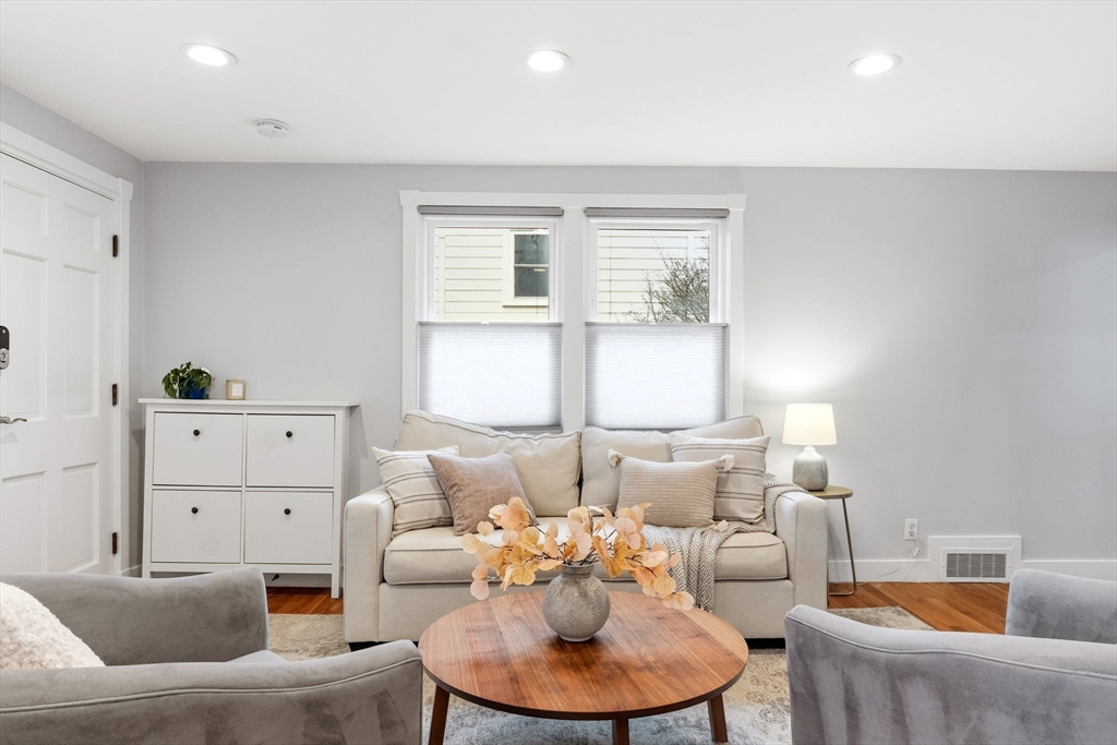 94 Middle Street Lexington, MA 02421 - Photo 5 of 34 Gallery Image 5