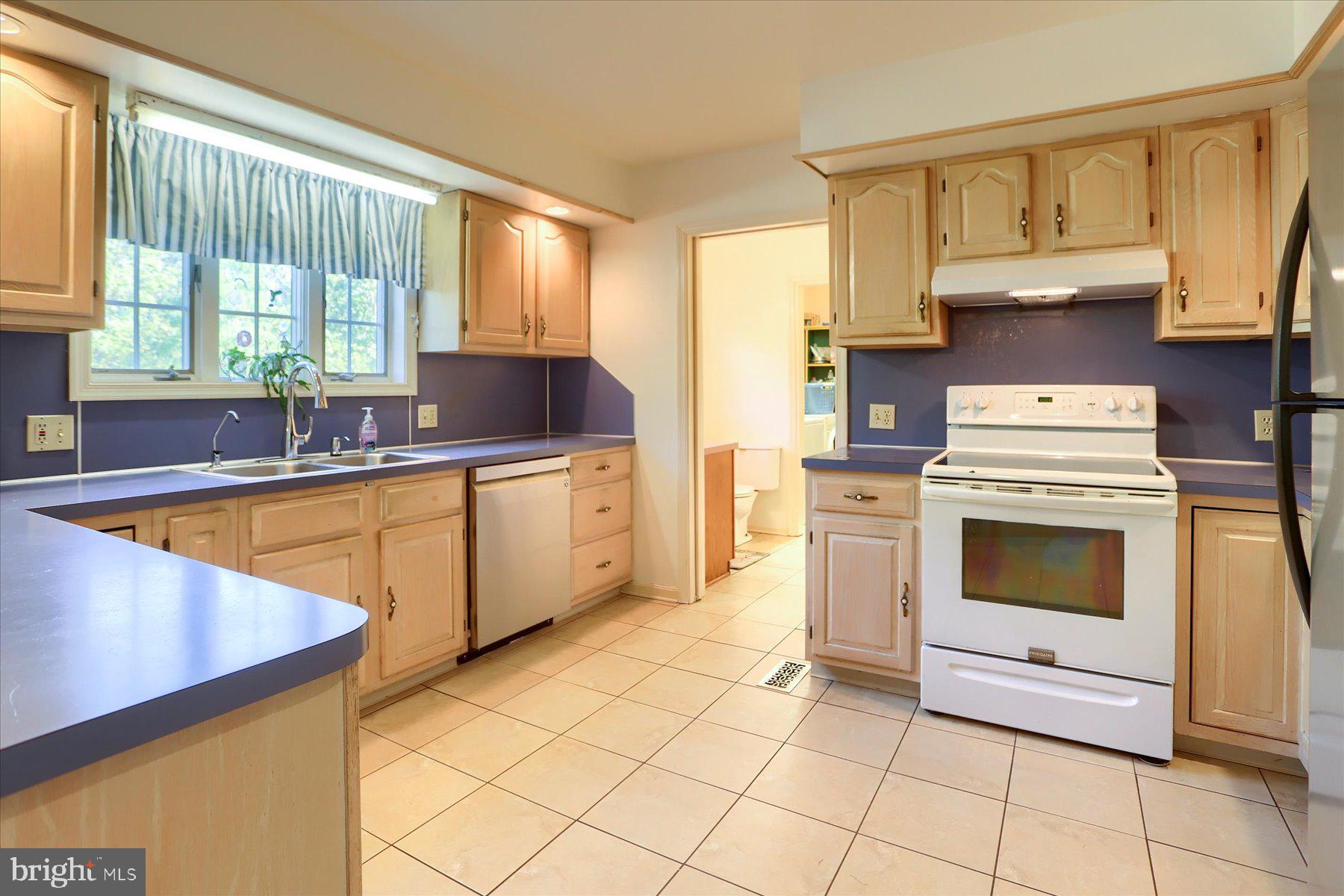 7412 Sterling Road Harrisburg, PA 17112 - Photo 7 of 31 Gallery Image 7