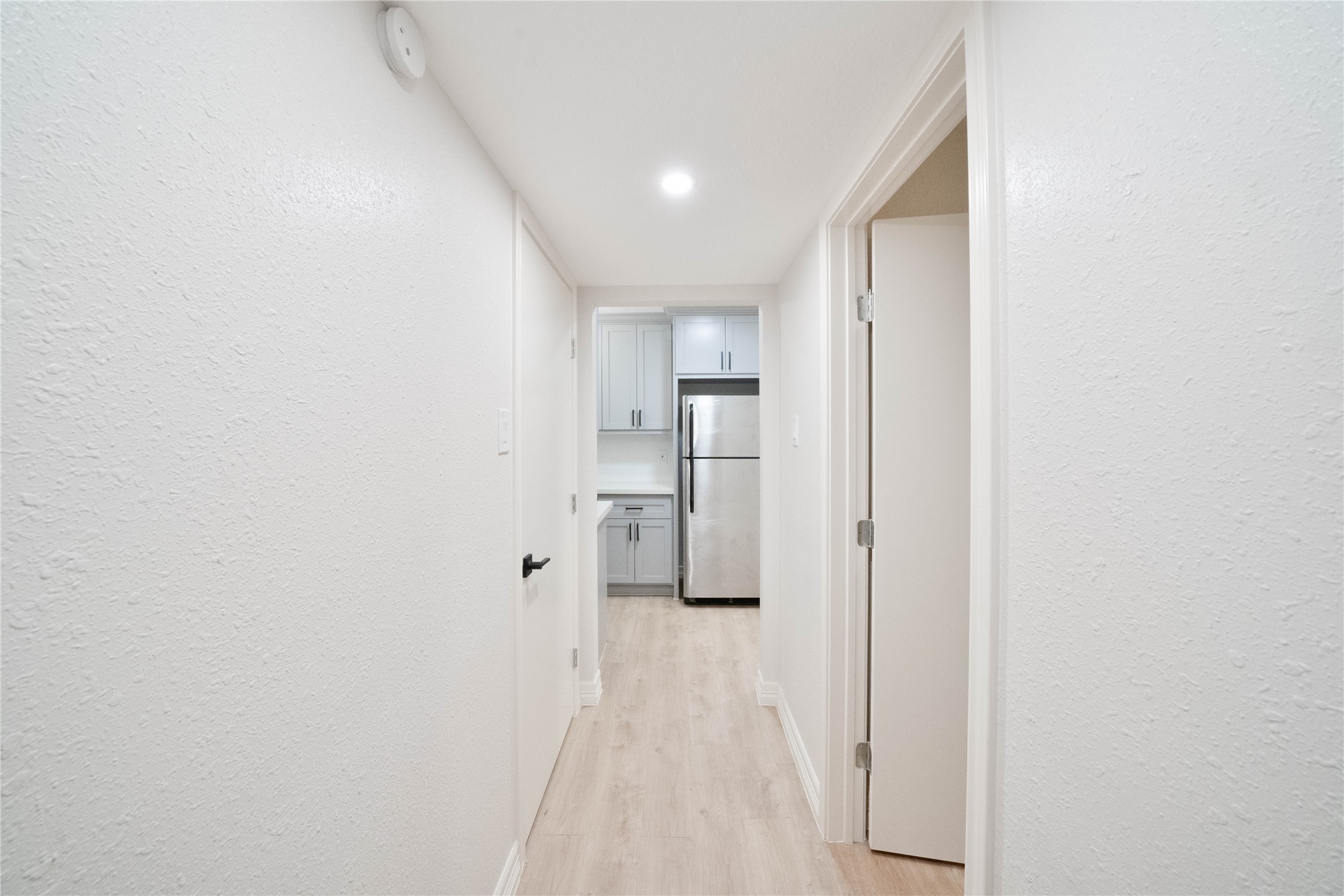 2703 Mason Street, Unit 2BD Houston, TX 77006 - Photo 15 of 19 a view of a hallway