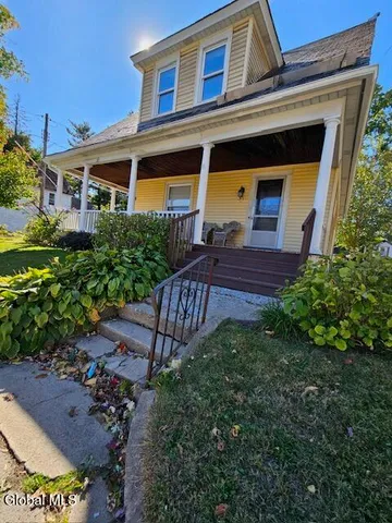 $1,200 | 51 Sacandaga Road, Unit 2, Scotia, NY 12302