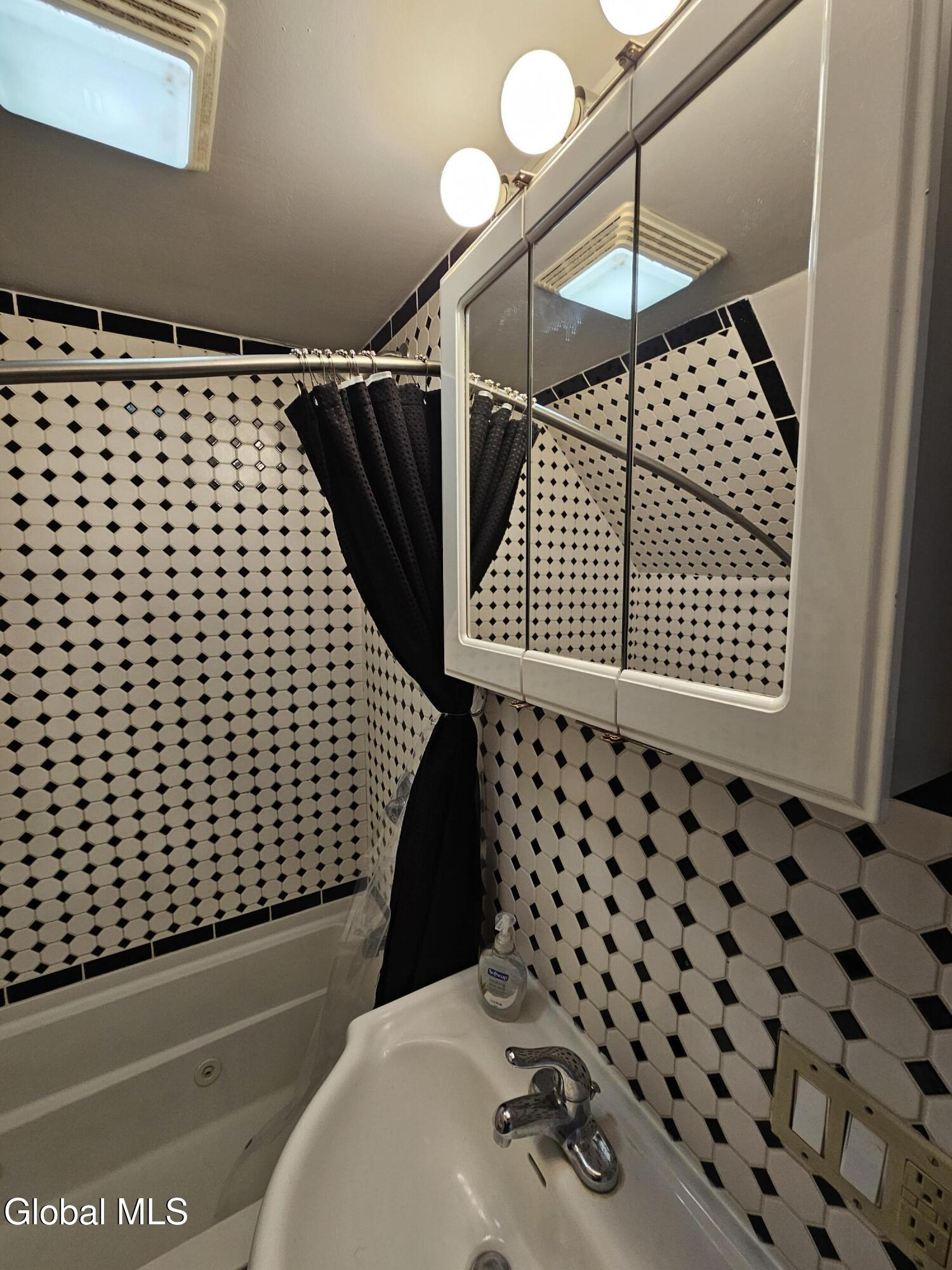 51 Sacandaga Road, Unit 2 Scotia, NY 12302 - Photo 11 of 22 20250125_131408