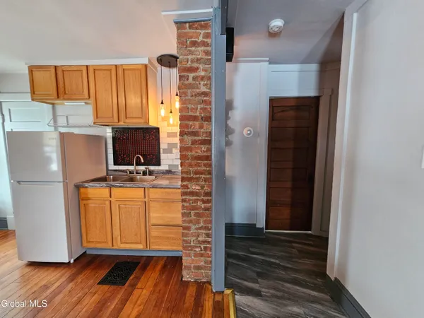 $1,250 | 51 Sacandaga Road, Unit 2, Scotia, NY 12302