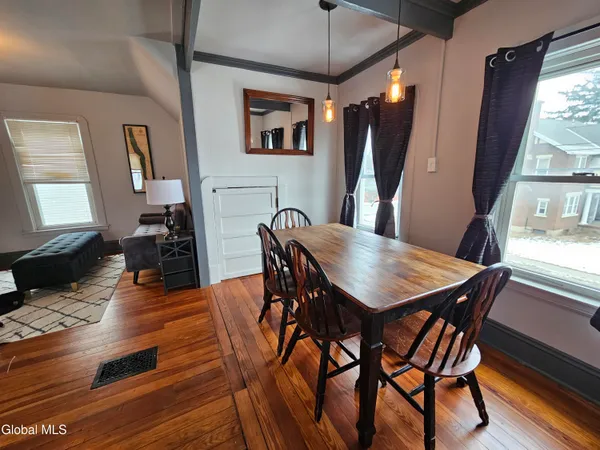 $1,250 | 51 Sacandaga Road, Unit 2, Scotia, NY 12302