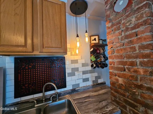 $1,200 | 51 Sacandaga Road, Unit 2, Scotia, NY 12302