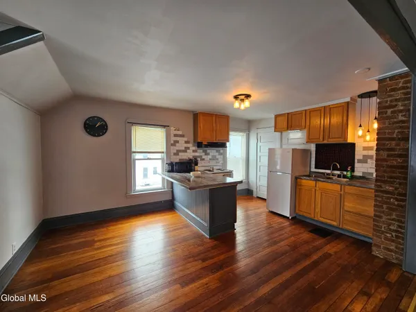 $1,250 | 51 Sacandaga Road, Unit 2, Scotia, NY 12302