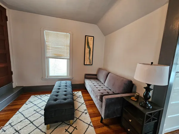 $1,250 | 51 Sacandaga Road, Unit 2, Scotia, NY 12302