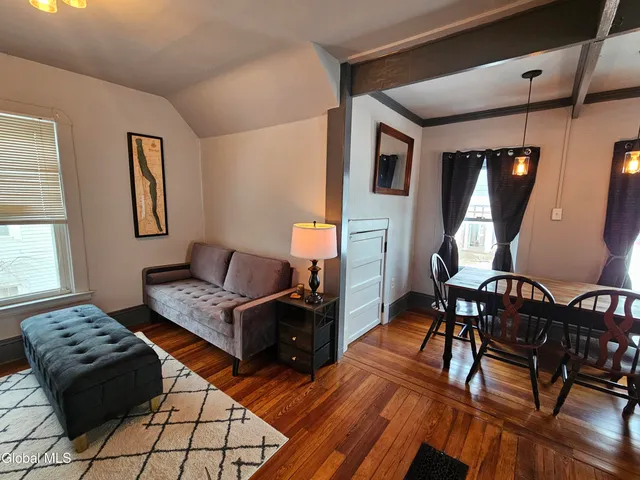 $1,200 | 51 Sacandaga Road, Unit 2, Scotia, NY 12302