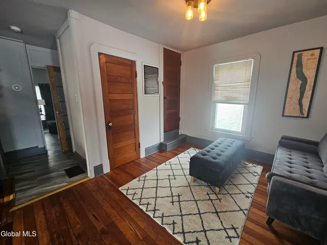 $1,200 | 51 Sacandaga Road, Unit 2, Scotia, NY 12302