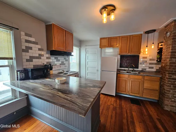 $1,250 | 51 Sacandaga Road, Unit 2, Scotia, NY 12302