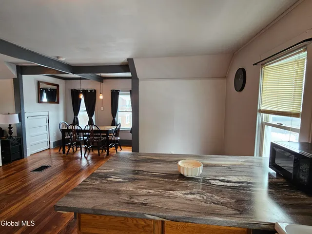 $1,200 | 51 Sacandaga Road, Unit 2, Scotia, NY 12302