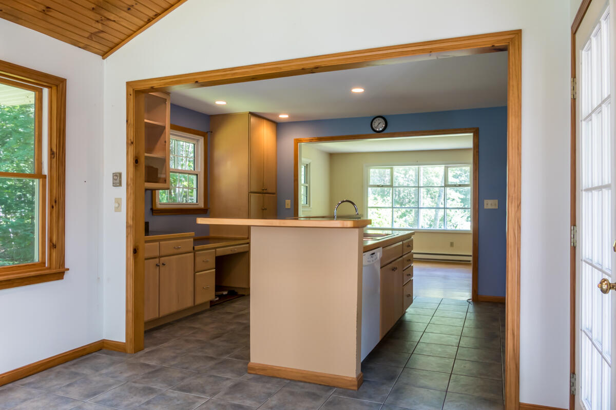 39 Spar Cove Road Freeport, ME 04032 - Photo 9 of 67 18-Kitchen (7 of 8)