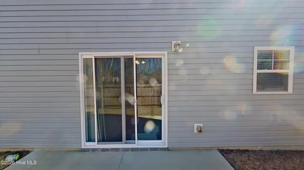 $2,075 | 1122 Carteret Mnr Drive, Jacksonville, NC 28546