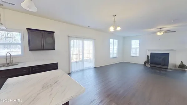 $2,075 | 1122 Carteret Mnr Drive, Jacksonville, NC 28546