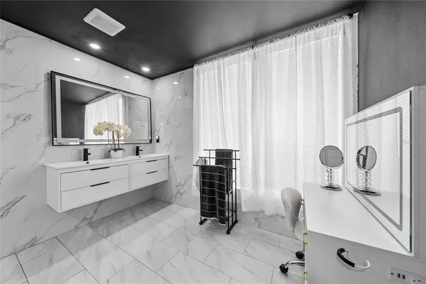 $495,000 | 211 South Shadow Bay Drive, Orlando, FL 32825