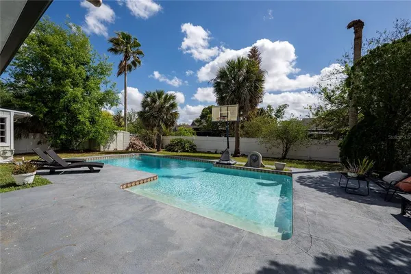 $495,000 | 211 South Shadow Bay Drive, Orlando, FL 32825