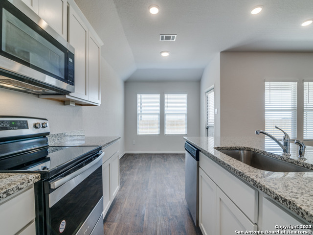 109 Gather Seguin, TX 78155 - Photo 8 of 26