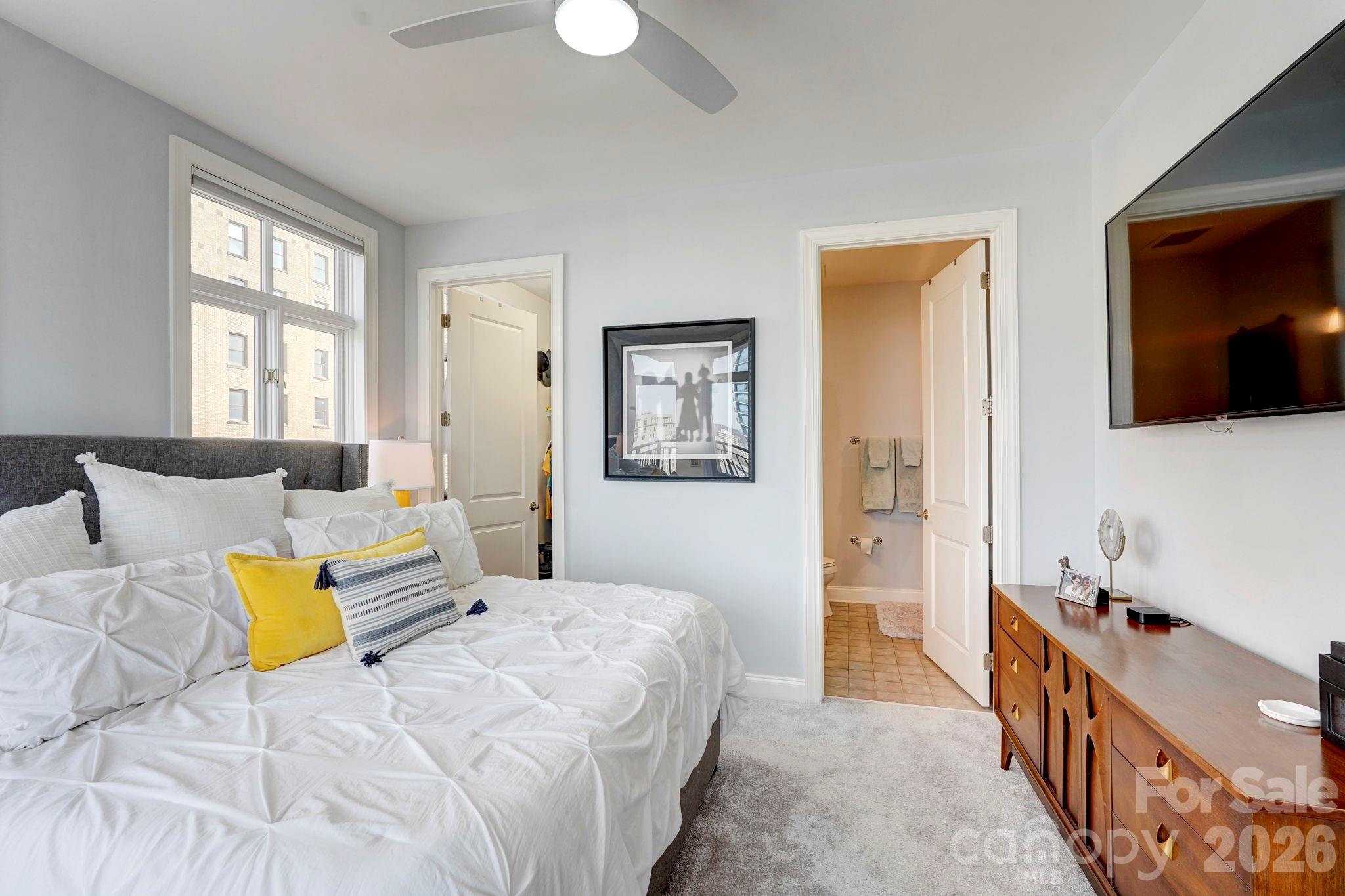 230 South Tryon Street, Unit 1001 Charlotte, NC 28281 - Photo 17 of 39