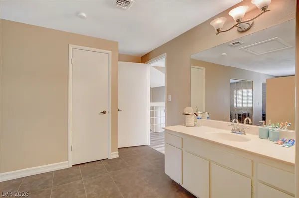 $2,400 | 2408 El Cortez Avenue, Las Vegas, NV 89102