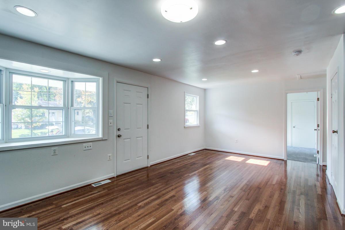 110 Wilgate Road Owings Mills, MD 21117 - Photo 5 of 30 Living Dining