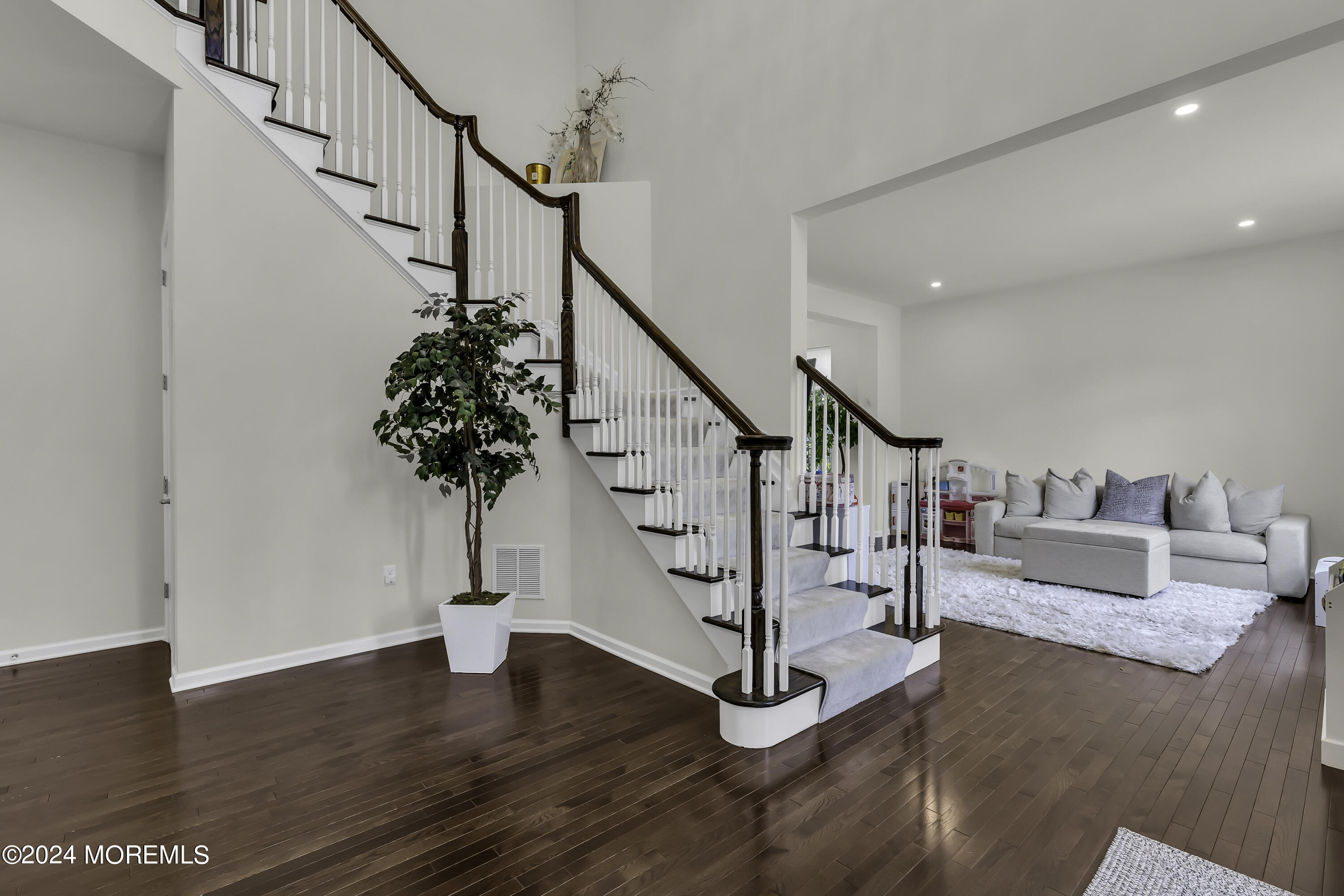 61 Highland Ridge Road Manalapan, NJ 07726 - Photo 8 of 50 016_dsc00209