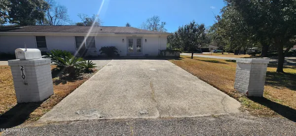 $459,000 | 2100 Lafitte Avenue, Ocean Springs, MS 39564