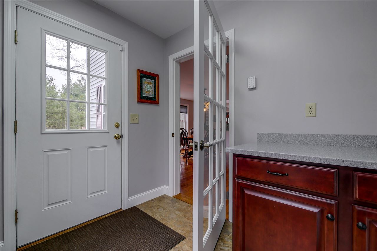 308 Straw Road Manchester, NH 03102 - Photo 10 of 32