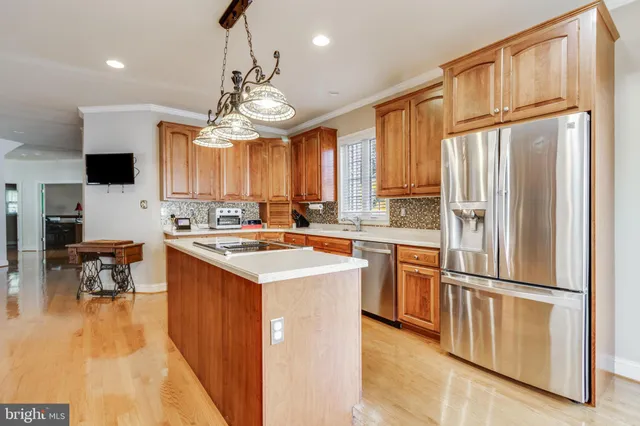 a kitchen that has a lot of cabinets in it