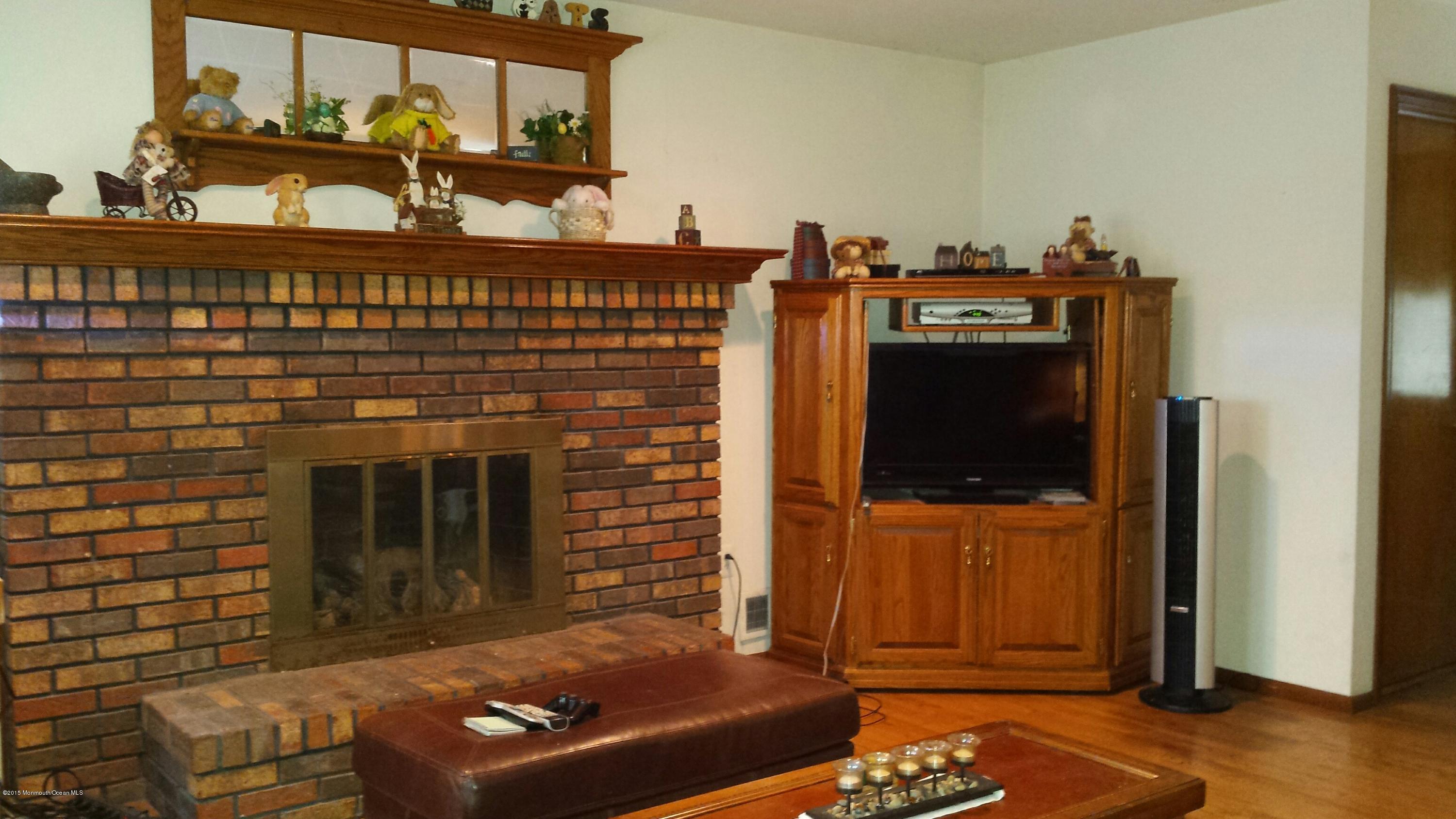 6 Spicy Pond Road Howell, NJ 07731 - Photo 9 of 16 Family Room