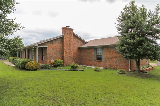 4024 New Chapel Road Springfield, TN 37172 - Photo 2 of 20 All Brick range style home