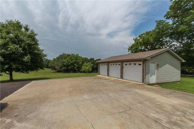4024 New Chapel Road Springfield, TN 37172 - Photo 4 of 20 The three car garage also has a great area for a workshop