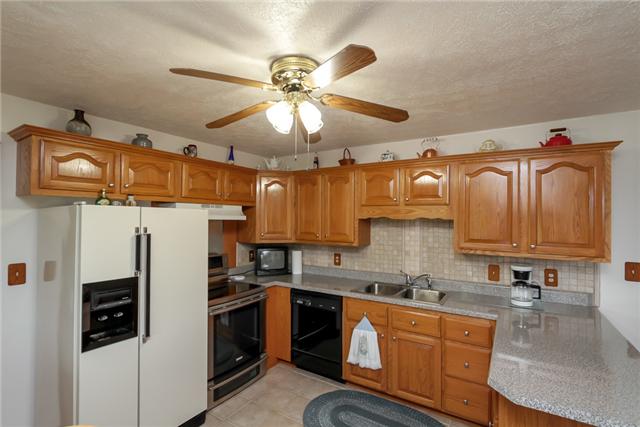 4024 New Chapel Road Springfield, TN 37172 - Photo 5 of 20 New upgraded appliances in kitchen