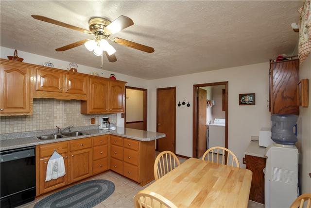 4024 New Chapel Road Springfield, TN 37172 - Photo 6 of 20 Open kitchen with an eat in area