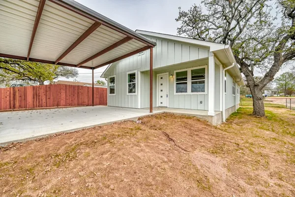 $285,000 | 1915 Willow, Kingsland, TX 78639