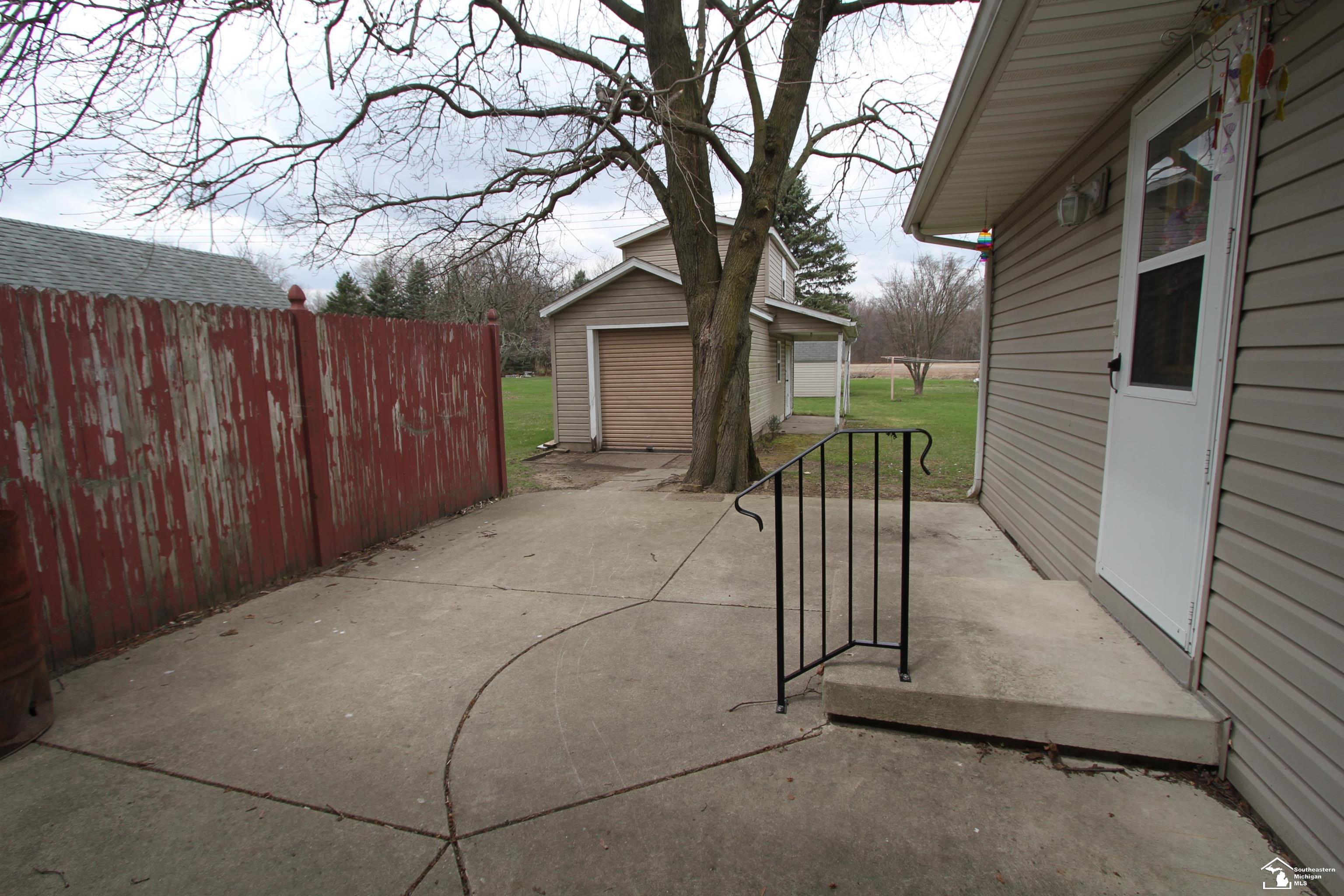 6065 War Road Monroe, MI 48162 - Photo 4 of 38