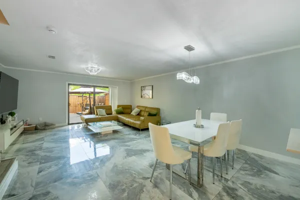 $2,600 | 1129 Northeast 210th Terrace, Unit 210, Miami, FL 33179