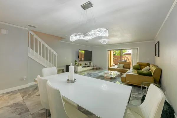 $2,600 | 1129 Northeast 210th Terrace, Unit 210, Miami, FL 33179