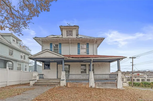 a view of entryway with stairs