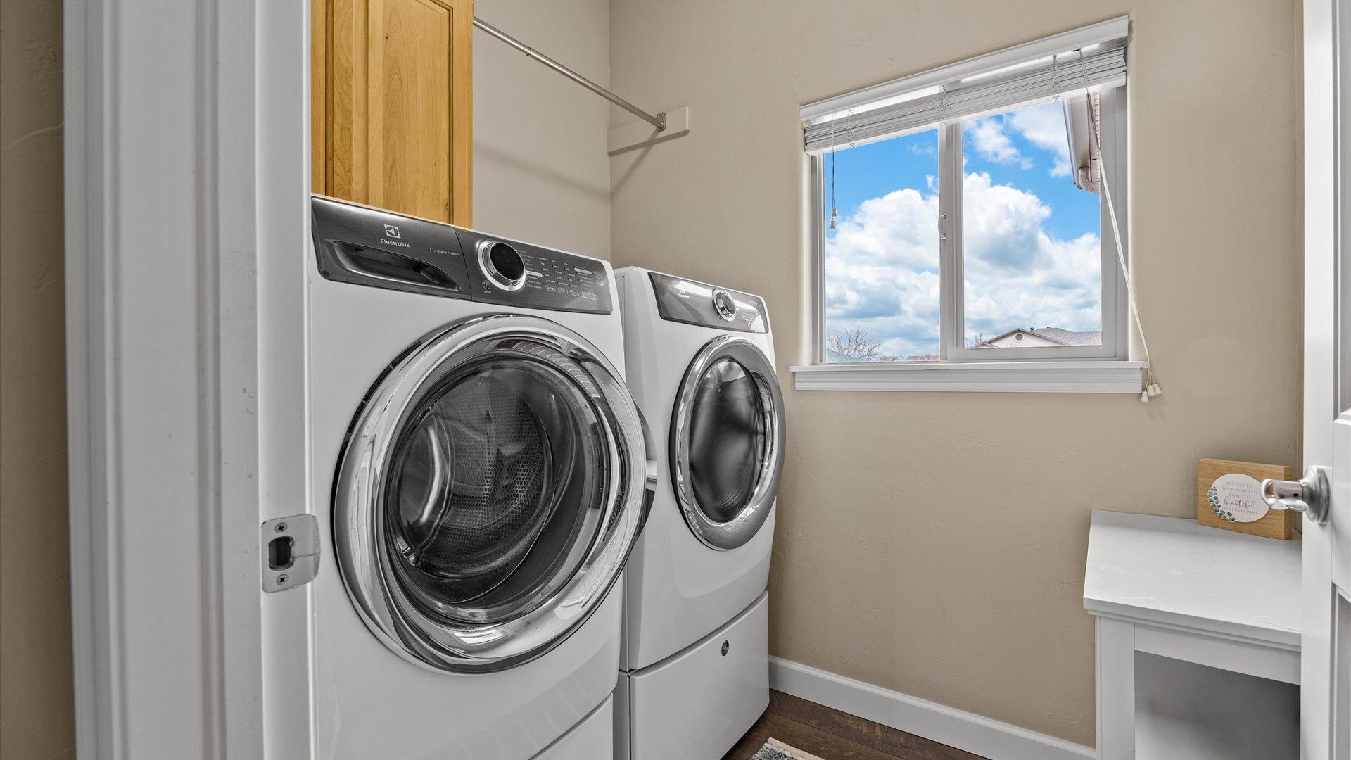 686 Beech Avenue Fruita, CO 81521 - Photo 27 of 33 a utility room with dryer and washer
