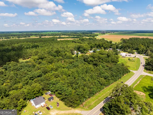 a view of a houses with a yard