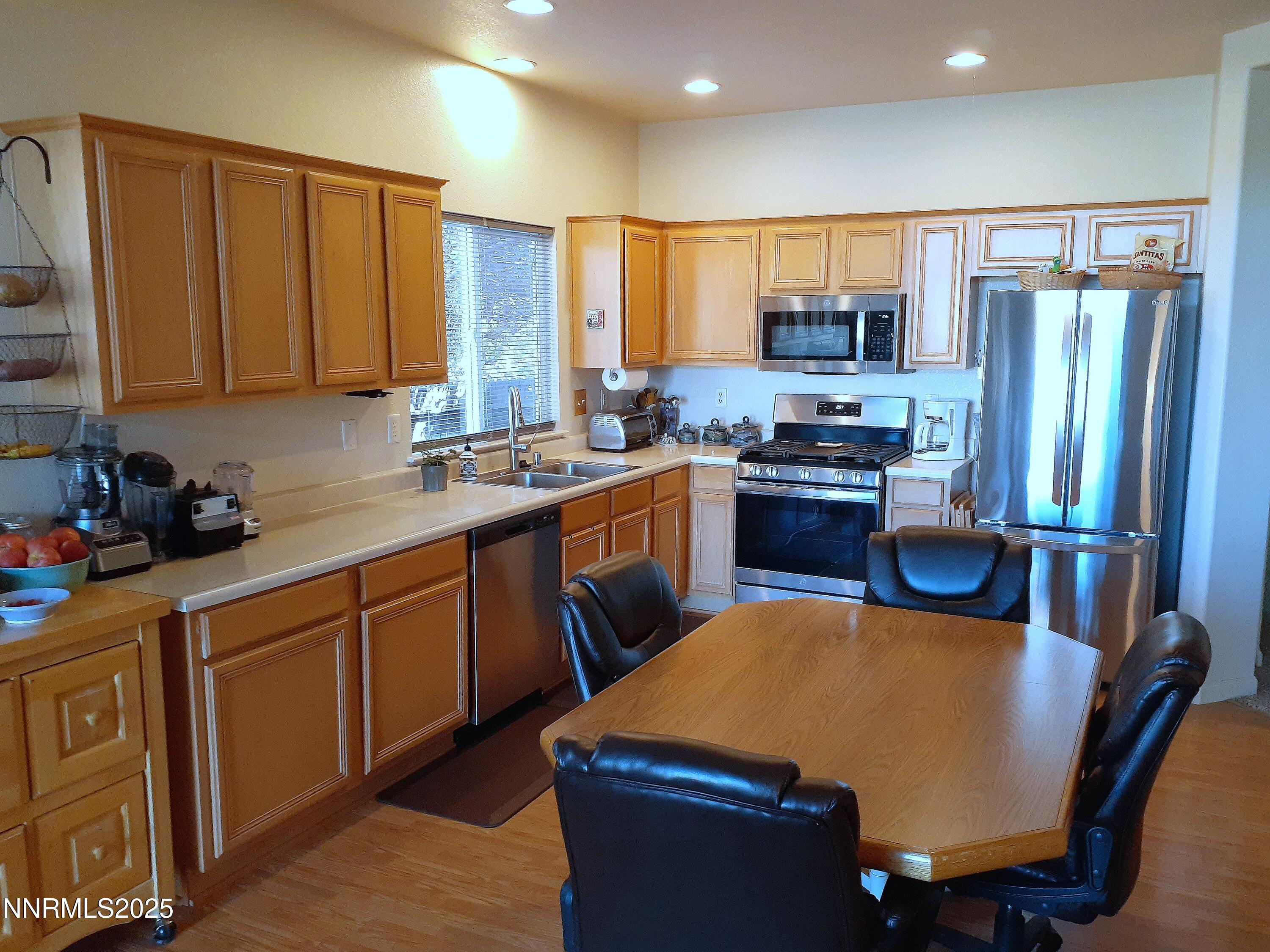 831 West Golden Valley Road Reno, NV 89506 - Photo 8 of 40 20241012_145441
