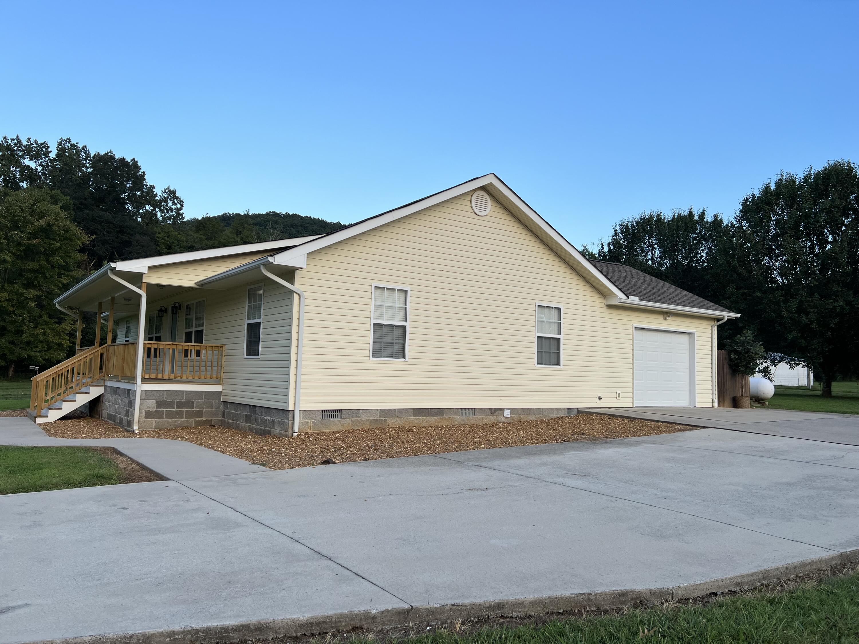 935 Rector Road Jasper, TN 37347 - Photo 13 of 14 Garage