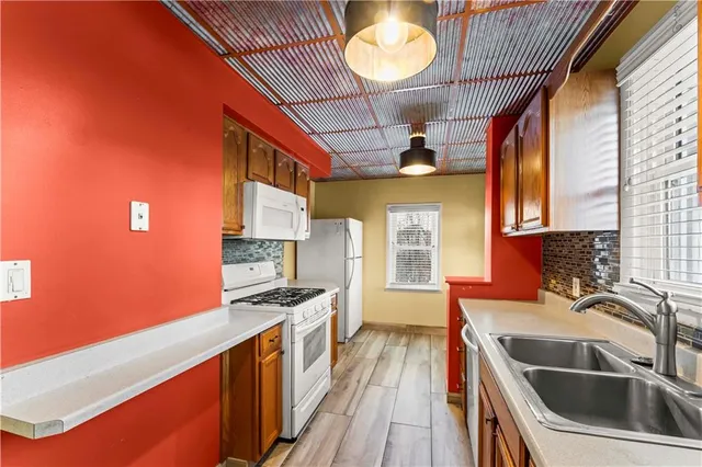 a kitchen that has a lot of cabinets in it