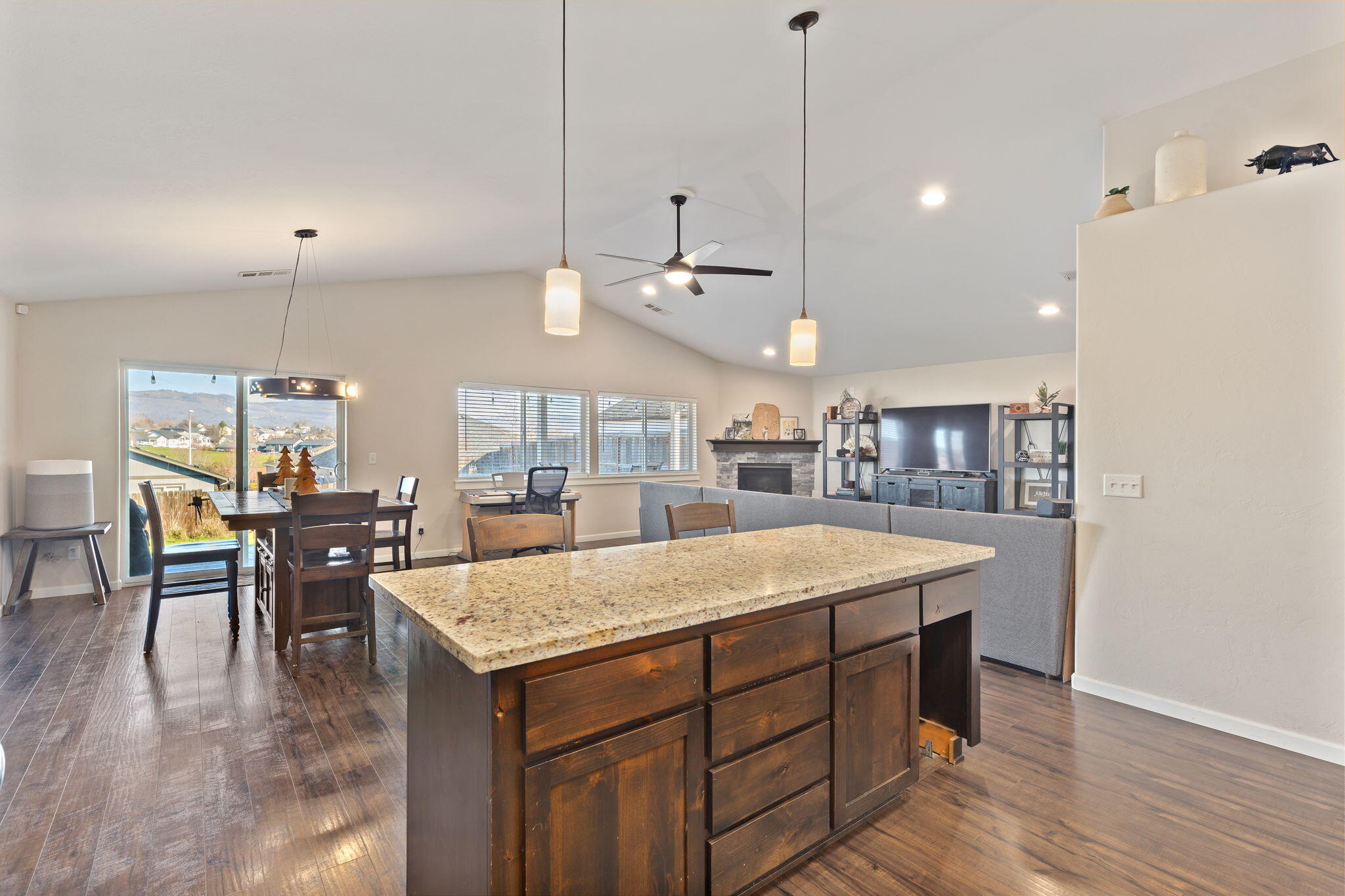 110 Linton Way Eagle Point, OR 97524 - Photo 9 of 41 a large kitchen with a table and chairs