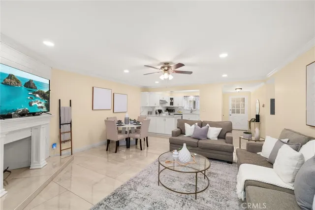 $629,900 | 3139 East Chapman Avenue, Unit 3B, Orange, CA 92869