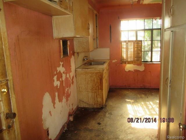 11082 Nottingham Road Detroit, MI 48224 - Photo 5 of 11 5.png